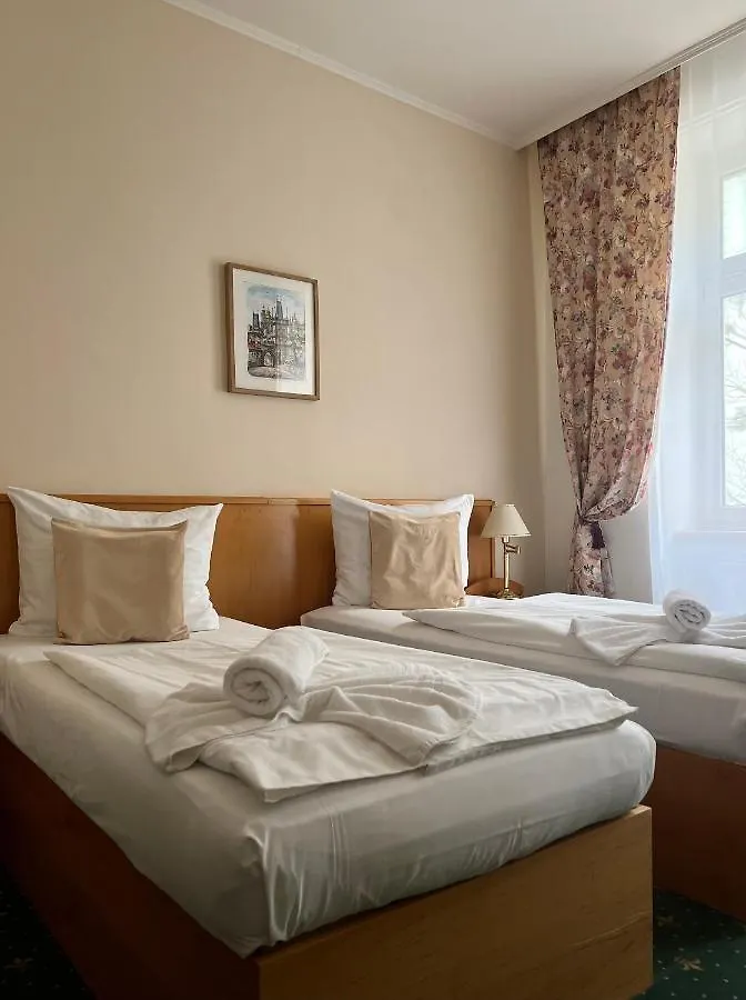 Hotel Geo Praga 3*,