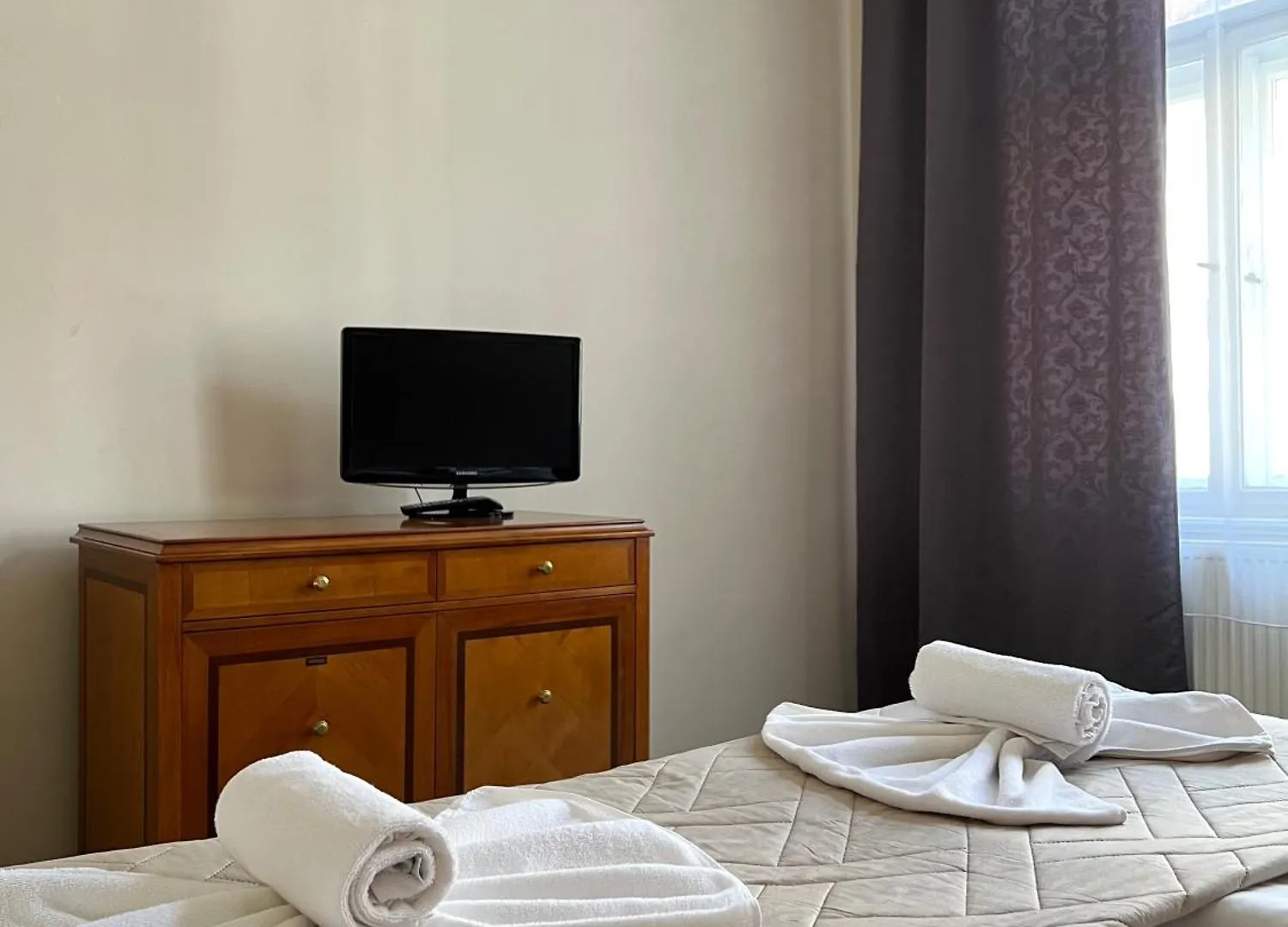 Hotel Geo Praga 3*,